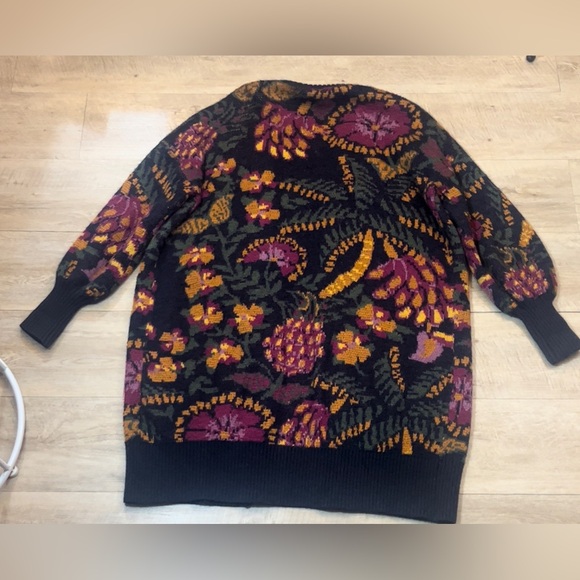 Colorful Patterned Women's Sweater - Picture 9 of 9